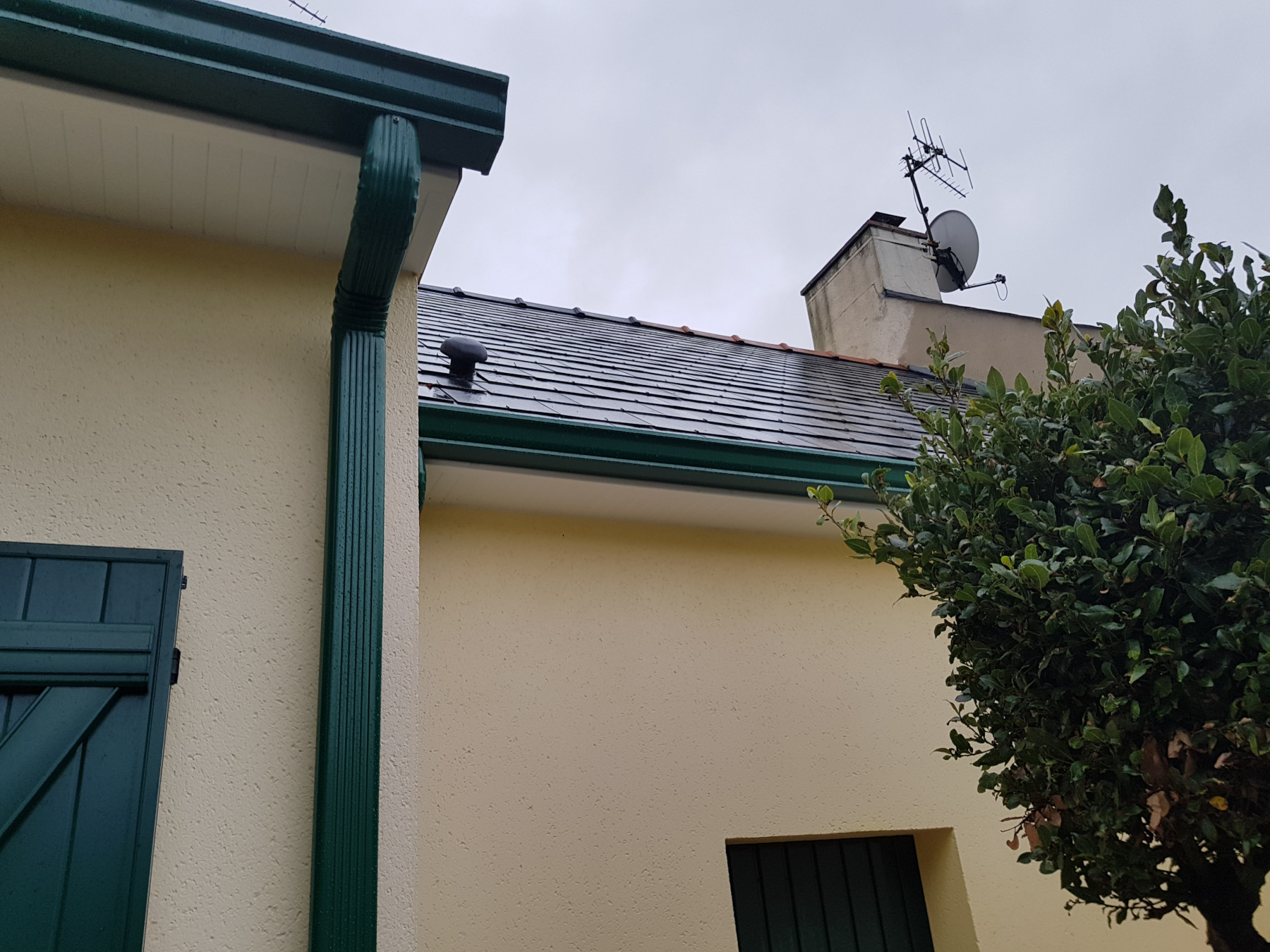 Installation de gouttières en alu à Carquefou (44)